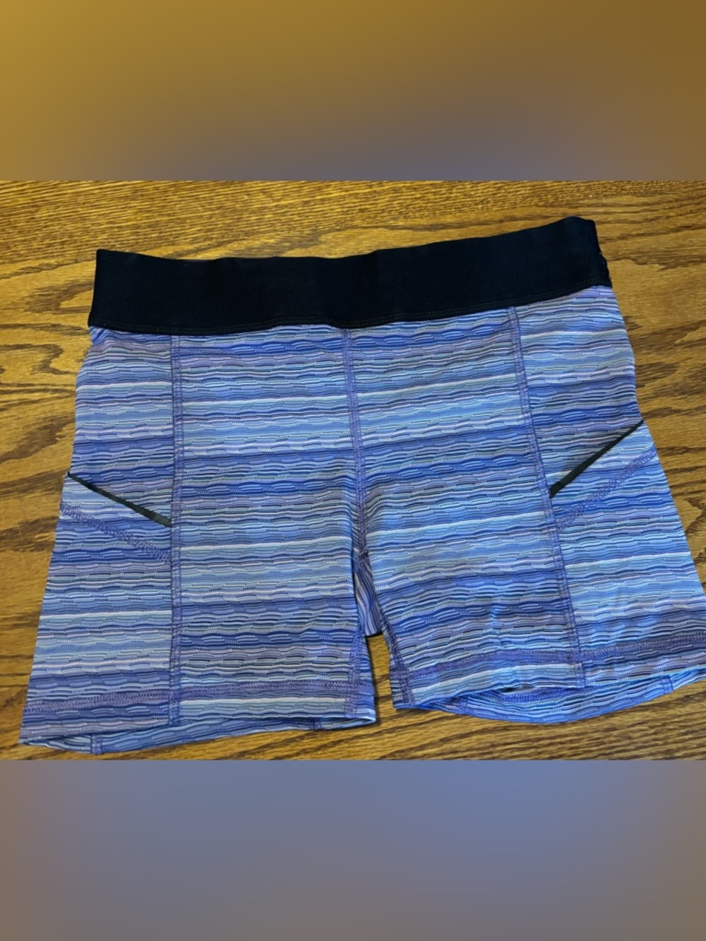 😍LULULEMON Athletic Shorts with Black Waistband size 8